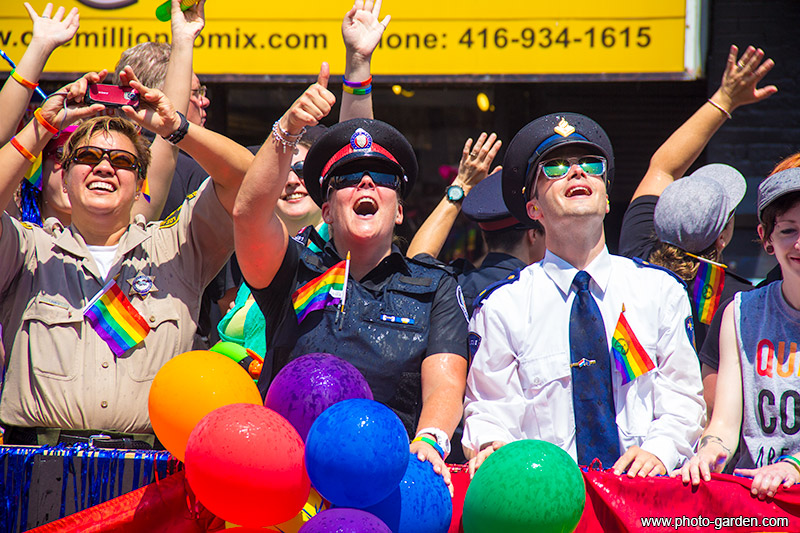 Полиция на гей парад